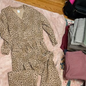 PINK Victoria's Secret Tan Leopard Lounge Set